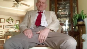 Masturbating 66 year old perv showing some feet