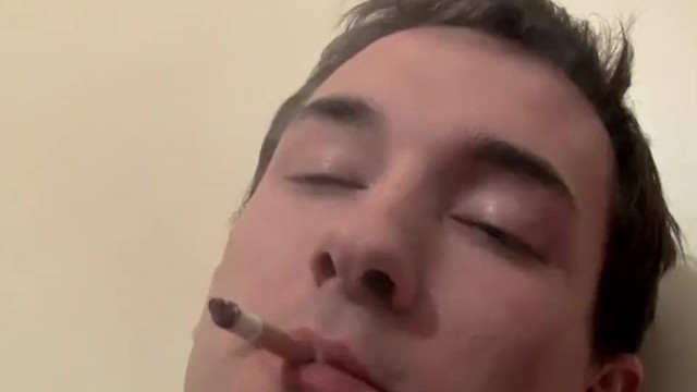 Tattooed Twink Chain-smoking While Jerking Off Big Cock Sologay
