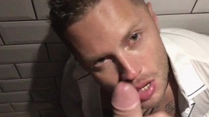 Blowjob in the Wc of the Night Clubgay